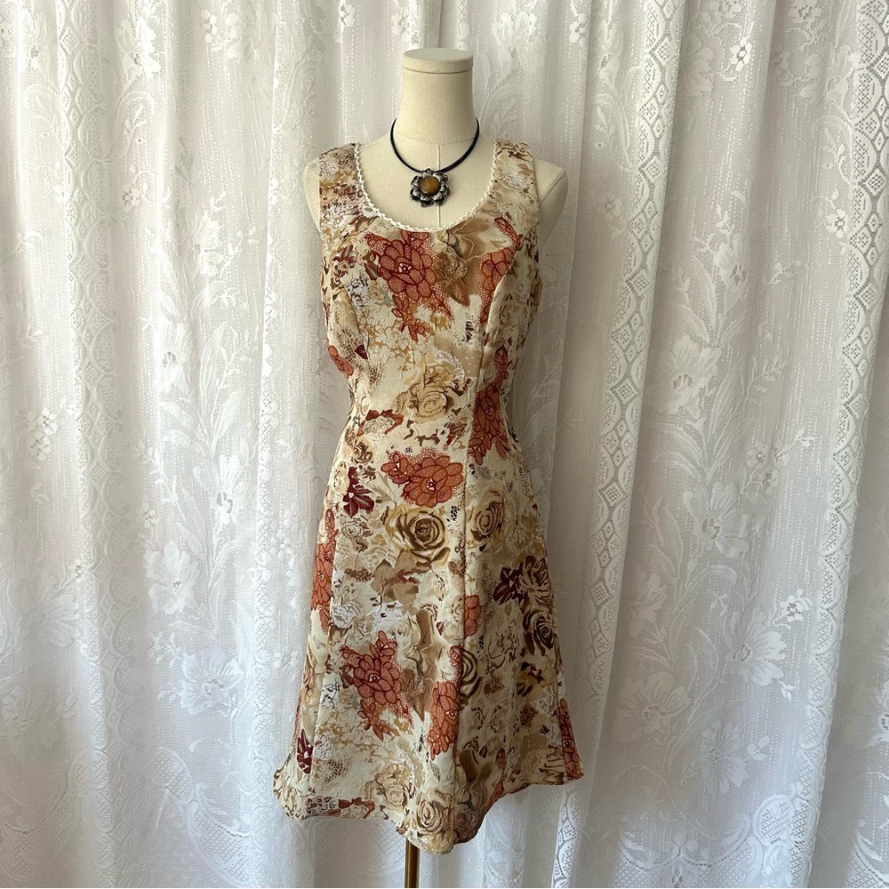 Vintage 1990's Neutral Floral Midi Dress!